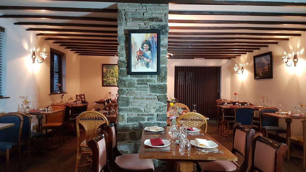 New Gurkha Inn ブレコン エクステリア 写真