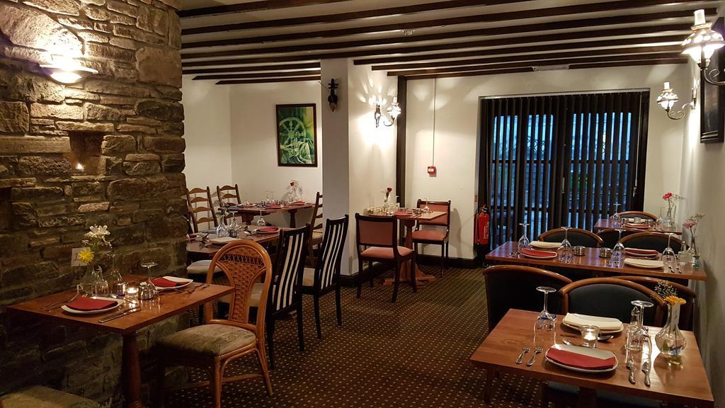 New Gurkha Inn ブレコン エクステリア 写真