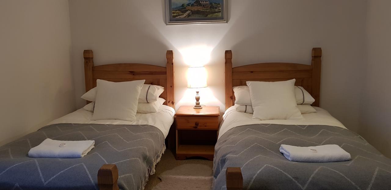 New Gurkha Inn ブレコン エクステリア 写真